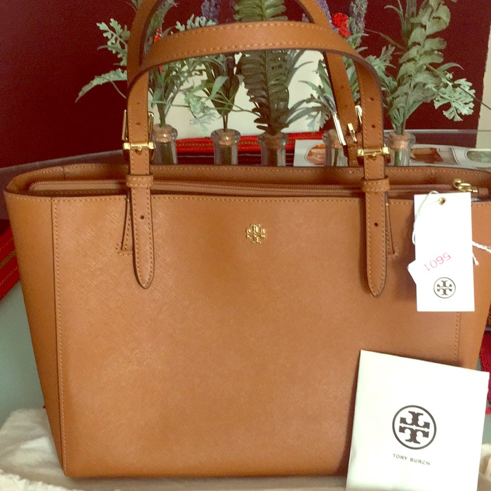 Great condition Tory Burch